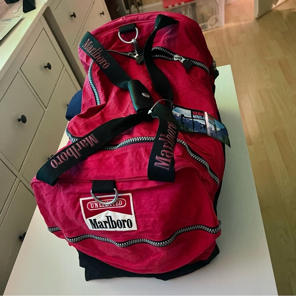 Marlboro Unlimited Vintage 1990s Large Duffle Travel Gym Bag Logo “26 - Picture 1 of 7